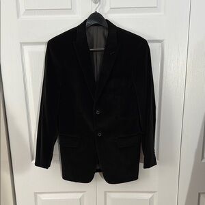 Black Velvet Sport Coat with Notch Lapel and Structured Silhouette